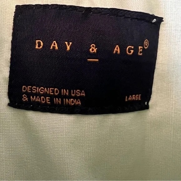 Day & Age Large Short Sleeve Dress Shirt - Picture 5 of 7